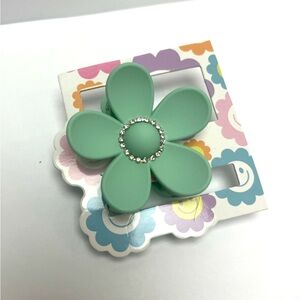 ♥️ FREE with any purchase 🙏🏽 NWT ⚜️💚⚜️ Flower hair claw clip